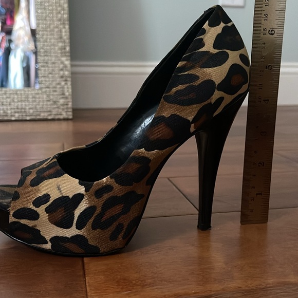 Jessica Simpson | Leopard Platform Heels - Picture 6 of 6